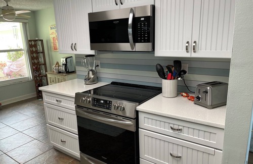 Hudson House | 2 Bedroom, 2 1/2 Bath Waterfront Home. Kayaks. Dogs welcome
