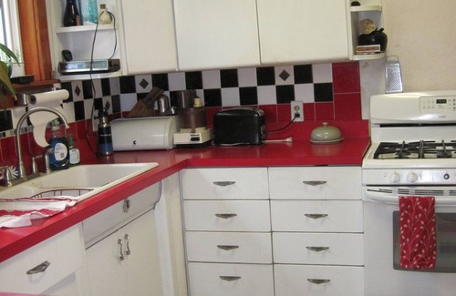 Sheridan House | 2 bedroom, 2 bath, 1/2 house in Wild Western Town