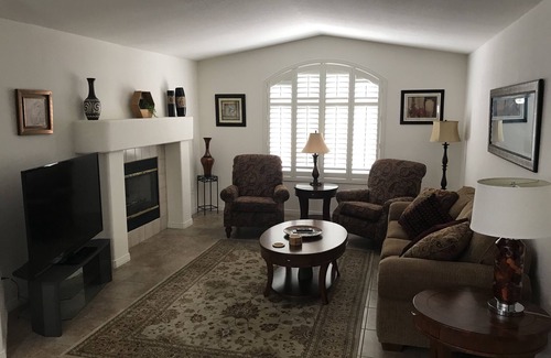 Laughlin House | 2 bedroom, 2 bath, 10 mins to the casino. Perfect for snowbirds and summer fun