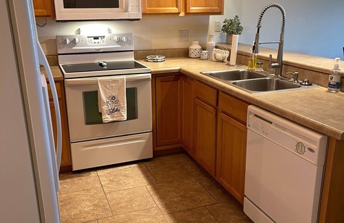Lake Ozark Condo | 2 Bedroom, 2 Bath Lakefront Condo!