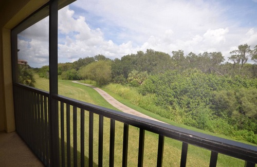 Bradenton Condo | 2 Bedroom 2 Bath Plus Den Veranda Condo