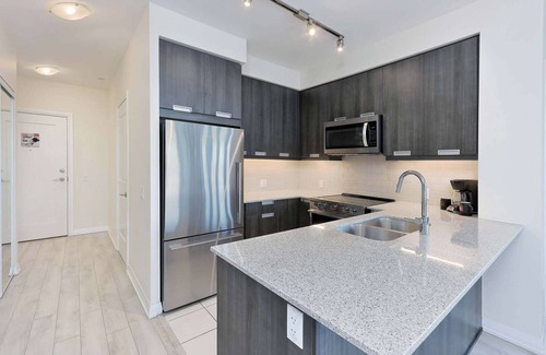 Hurontario Apartment | 2 Bedroom/2 Bathroom Suite
