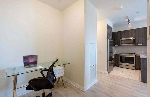 Hurontario Apartment | 2 Bedroom/2 Bathroom Suite