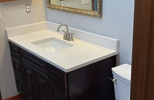 South Kansas City Condo | 2 Bedroom & 2 Bathrooms Apartment for Long-Term Rentals.