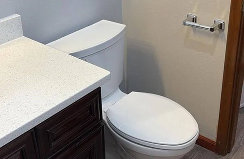 South Kansas City Condo | 2 Bedroom & 2 Bathrooms Apartment for Long-Term Rentals.
