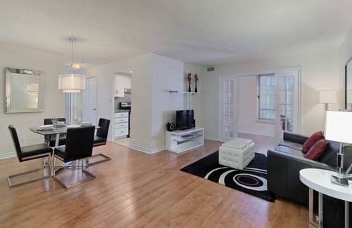 Downtown Toronto Apartment | 2 Bedroom/2 Bathroom Suite