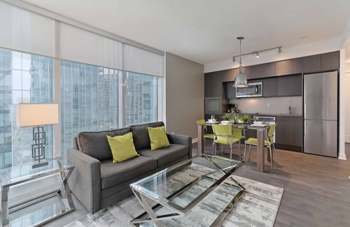 Toronto Entertainment District Apartment | 2 Bedroom/2 Bathroom Suite