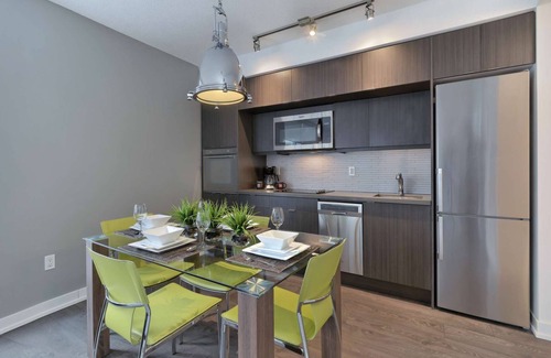 Toronto Entertainment District Apartment | 2 Bedroom/2 Bathroom Suite