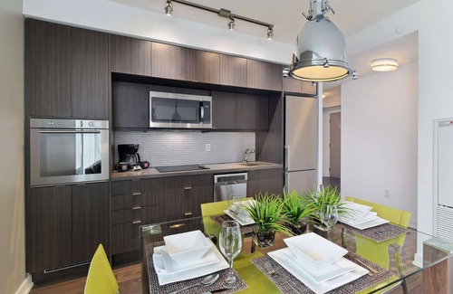 Toronto Entertainment District Apartment | 2 Bedroom/2 Bathroom Suite