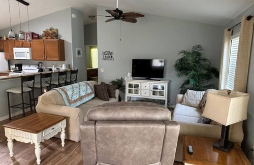 Buttonwood House | 2 bedroom/2 full bath with great location in The Villages!