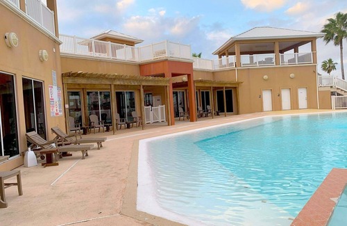 South Padre Island Condo | 2 bedroom 2 bathroom Condo Next to the Beach water park. Limt 6 people