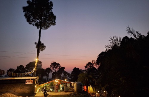 Gunehr House | 2 Bedroom & 5 Rooms Hostel property in Pine Forest at Bir-Billing H.P.