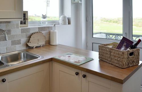 Cylch-Y-Garn Cottage | 2 bedroom accommodation in Llanfairynghornwy