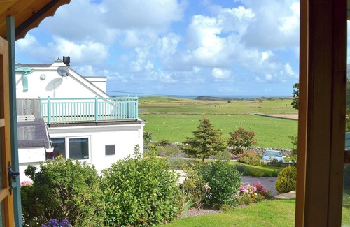 Cylch-Y-Garn Cottage | 2 bedroom accommodation in Llanfairynghornwy