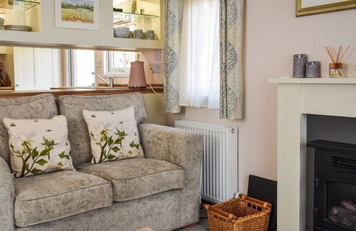 Weybourne Cottage | 2 bedroom accommodation in Kelling Heath