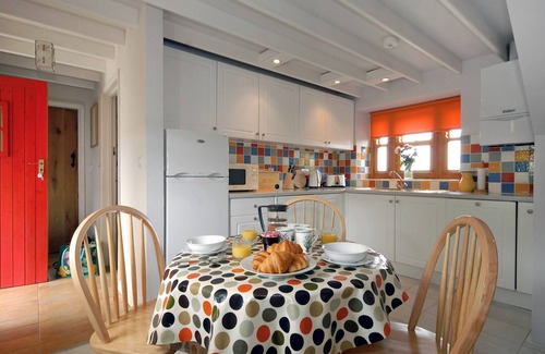 Narberth Cottage | 2 bedroom accommodation in Landshipping