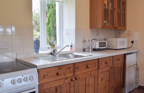 Pont-ar-gothi Cottage | 2 bedroom accommodation in White Mill, near Carmarthen