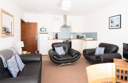 Dinas Dinlle Cabin | 2 bedroom accommodation in Caernarfon