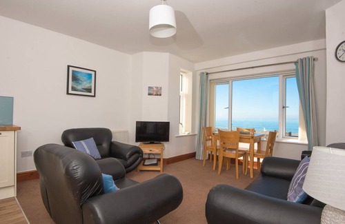 Dinas Dinlle Cabin | 2 bedroom accommodation in Caernarfon