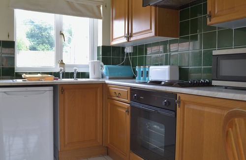 East Huntspill Cottage | 2 bedroom accommodation in East Huntspill, near Highbridge