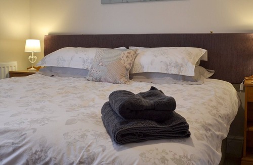 Ashbourne Cottage | 2 bedroom accommodation in Clifton, near Ashbourne