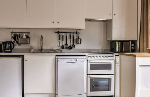 Epsom Cottage | 2 bedroom accommodation in Epsom