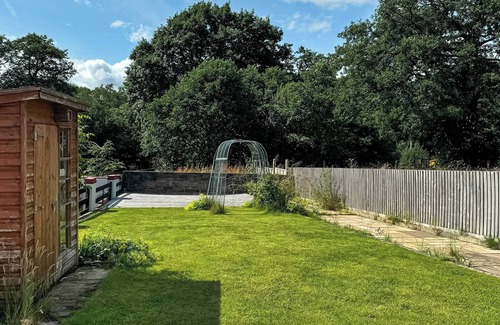 Seven Sisters Cottage | 2 bedroom accommodation in Seven Sisters Neath, near Swansea