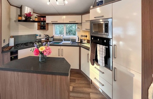 Holton Heath Cottage | 2 bedroom accommodation in Poole