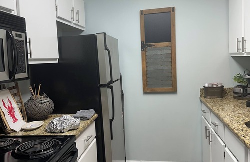 Gulf Shores Condo | 2 bedroom and 2 bath condo located 4.5 miles from Gulf Shores Beach.