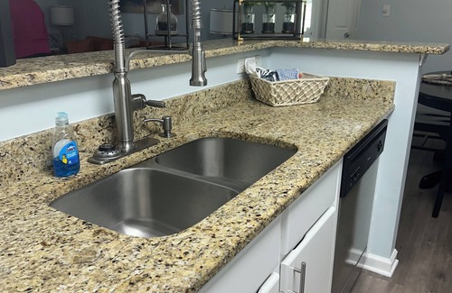 Gulf Shores Condo | 2 bedroom and 2 bath condo located 4.5 miles from Gulf Shores Beach.