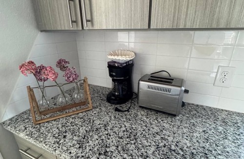 North Buttercup Creek Apartment | 2-bedroom and den apartment in brilliant Cedar Park with fitness room, WiFi