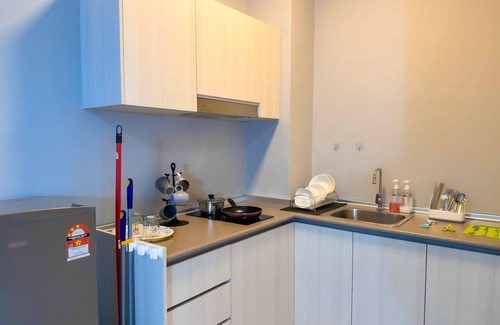 Downtown Kota Kinabalu Apartment | 2-bedroom apartment with WiFi, AC in Kota Kinabalu CityCenter with mountain vie