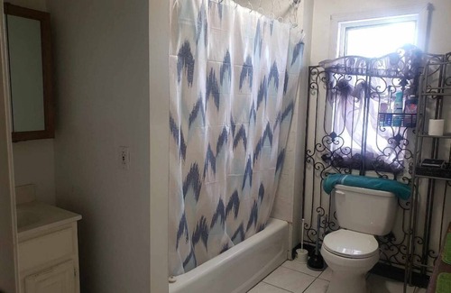 Downtown Niagara Falls Apartment | 2 Bedroom apartment in time for the solar eclipse!