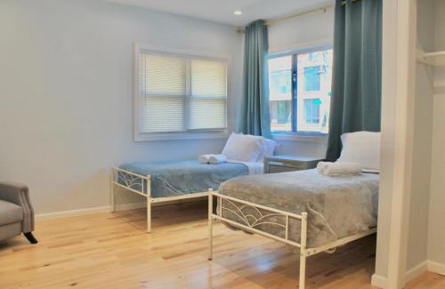 Queens Apartment | 2-Bedroom Apartment 15 Minutes From Manhattan in LIC Astoria Queens