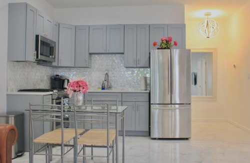 Queens Apartment | 2-Bedroom Apartment 15 Minutes From Manhattan in LIC Astoria Queens