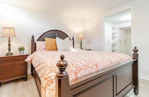Rathwood Apartment | 2 bedroom apartment-2 free parking -14 min to Pearson airport