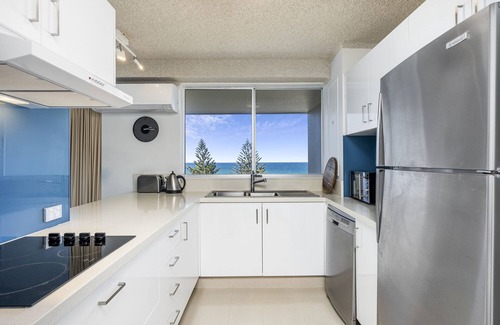 Burleigh Heads Apartment | 2 Bedroom Apartment on the Burleigh Esplanade!