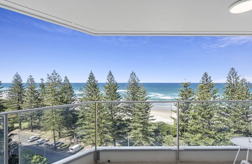 Burleigh Heads Apartment | 2 Bedroom Apartment on the Burleigh Esplanade!
