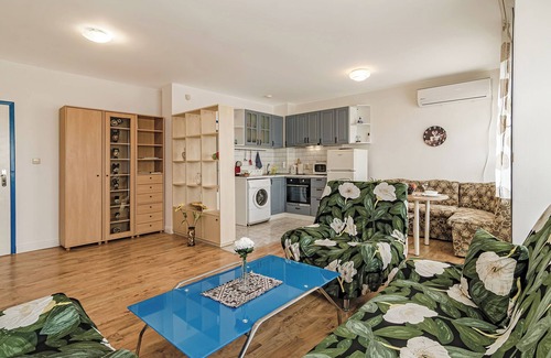 Varna Apartment | 2-bedroom apartment, close to the beach and the sea in cool Varna with WiFi.