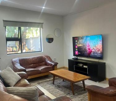 Waverley Apartment | 2 Bedroom Apartment in Waverley, Bloemfontein