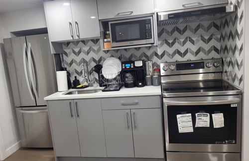 Calgary Apartment | 2-bedroom apartment in cool Calgary with WiFi