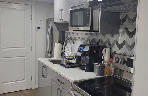 Calgary Apartment | 2-bedroom apartment in cool Calgary with WiFi