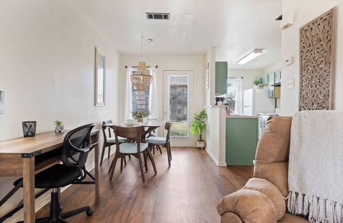 Killeen Apartment | 2-bedroom apartment in delightful Killeen with WiFi, AC
