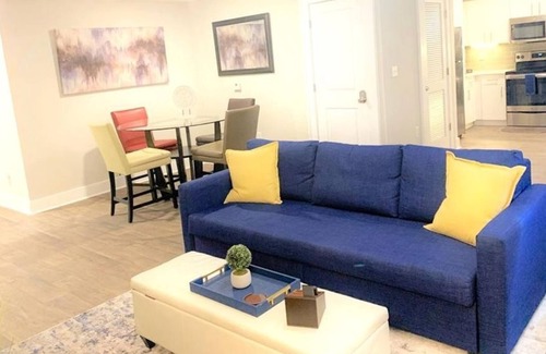 Lindbergh Apartment | 2 Bedroom Apartment L-553991 by Houzlet