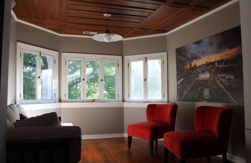 Central West End House | 2-Bedroom Apartment on 3rd Floor of 1895 Victorian Home w secured side entrance
