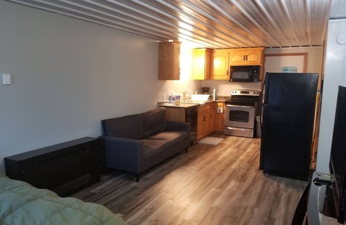 White Oak House | 2 Bedroom apartment upstairs with laundry .