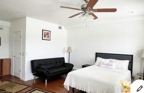 Auburndale House | 2 Bedroom Apartment 14 Miles to Legoland and 30 Miles to Disney