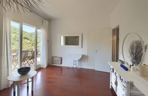 Sa Tuna Apartment | 2 bedroom apartment with sea views & terrace, 2 minutes walking to Sa Tuna in Begur (H44)
