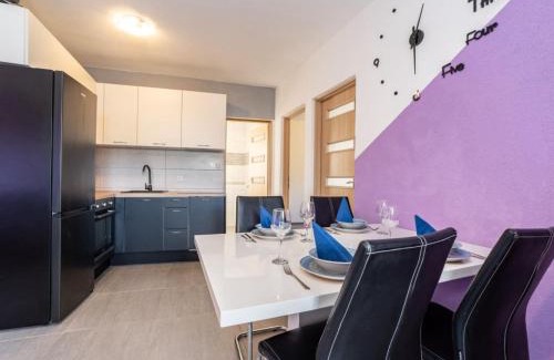 Donji Karin Apartment | 2 Bedroom apartment with Sea view