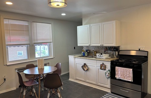 Ogontz Campus Apartment | 2-bedroom APT Einstein Hospital WiFi, AC, Pet friendly
